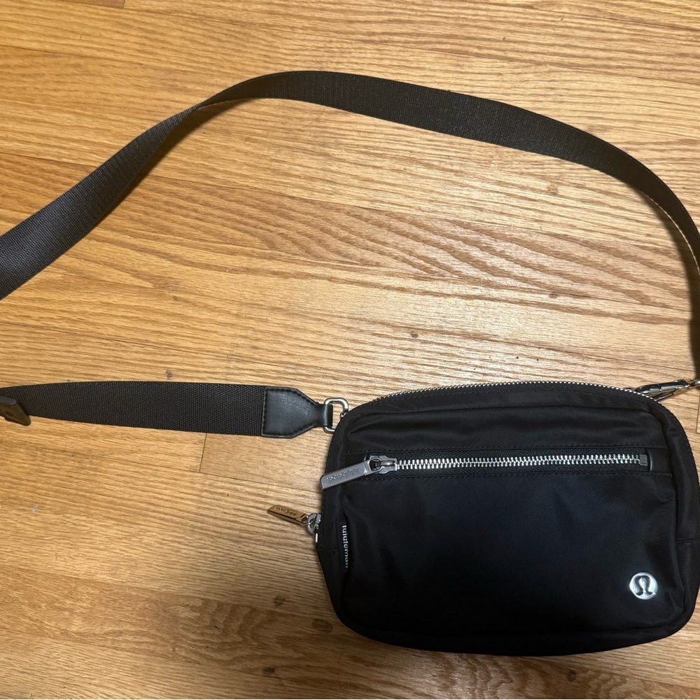 lululemon Everywhere convertible crossbody bag 1.5L